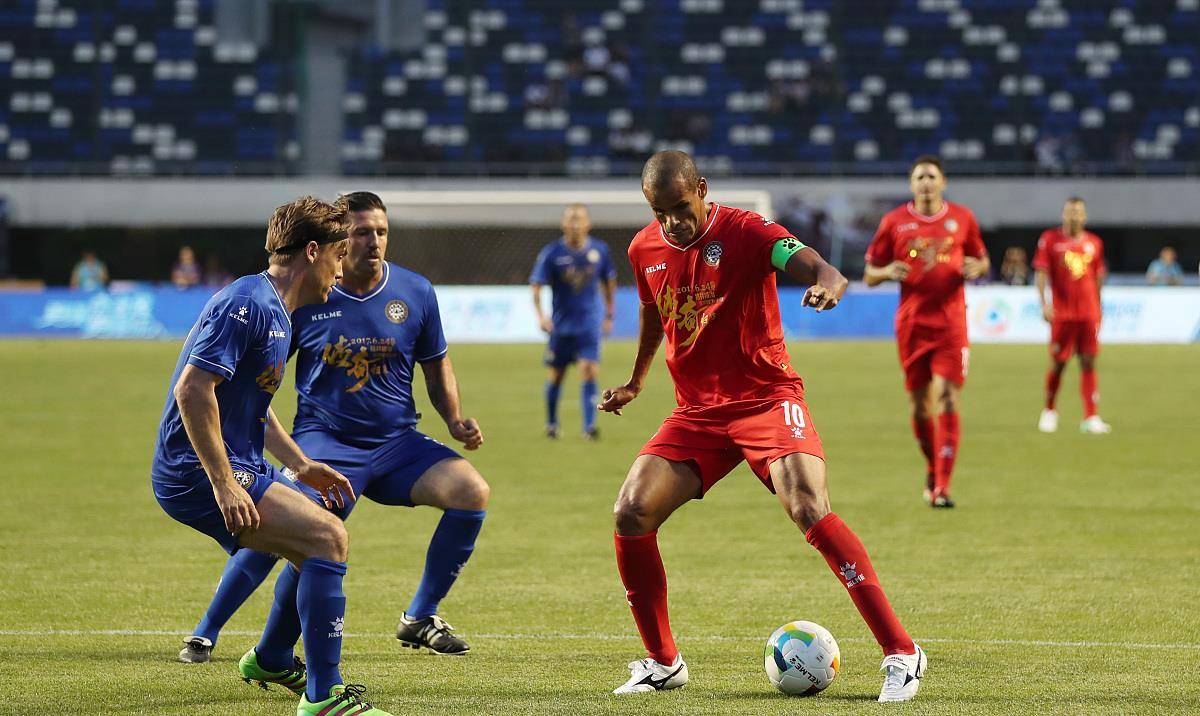 关于捍卫家门沙尔克，将对手挡在门外的信息