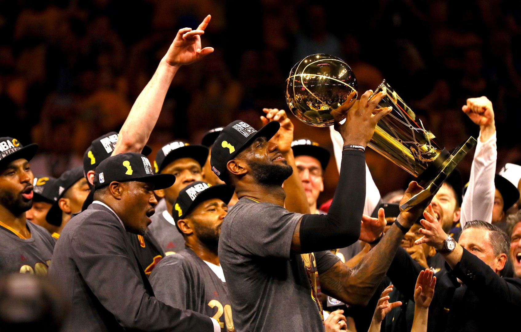 开云APP-关于NBA总冠军巅峰之战,湖人成功夺得总决赛冠军的信息