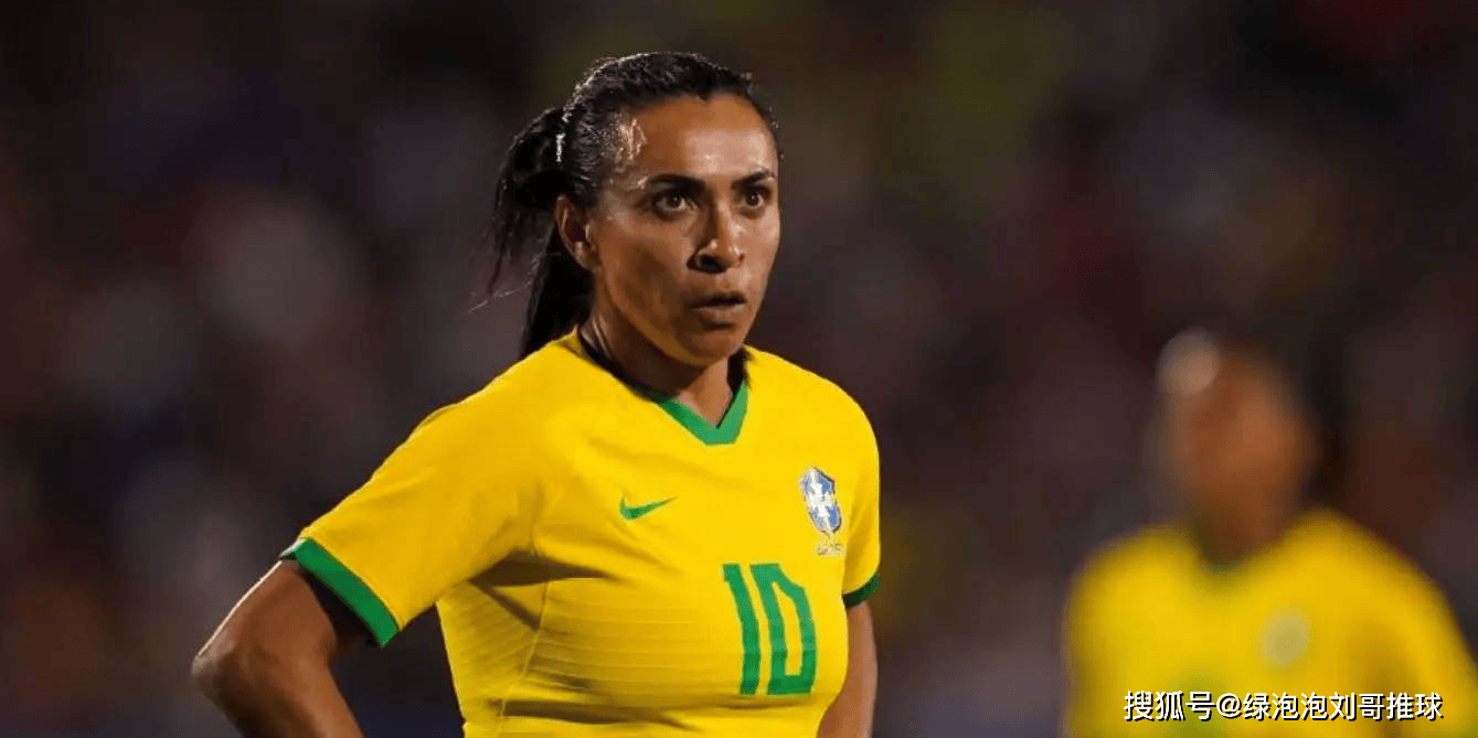 巴西女足备战热身赛，挑战赛场