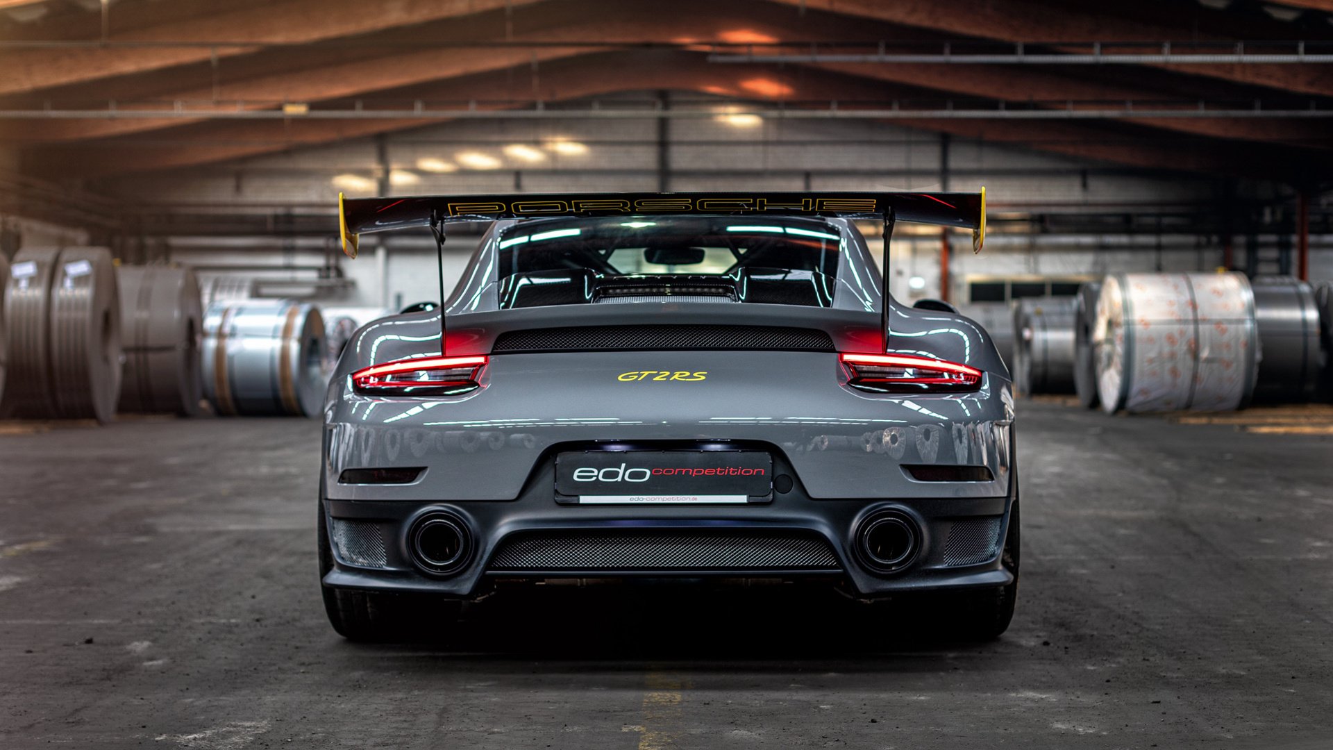 直道竞速与绿茵博弈,当F1年度争冠焦点战遇见巴萨斩落曼联